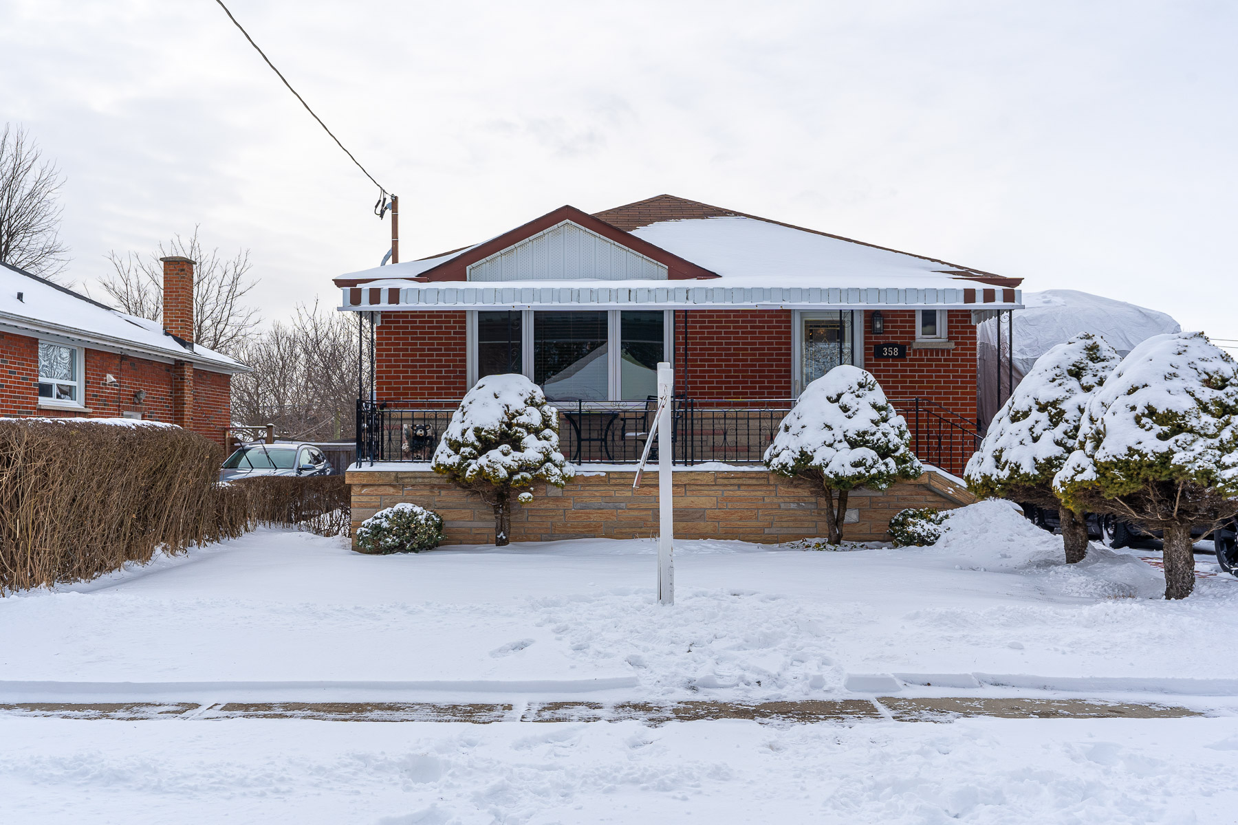 Just Listed Beautiful 3 bed, 2 Bath Detached Oshawa Bungalow