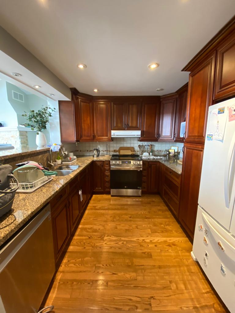 Kitchen New Stove Hardwood Granite 152 Michael Blvd Whitby Lease Rent